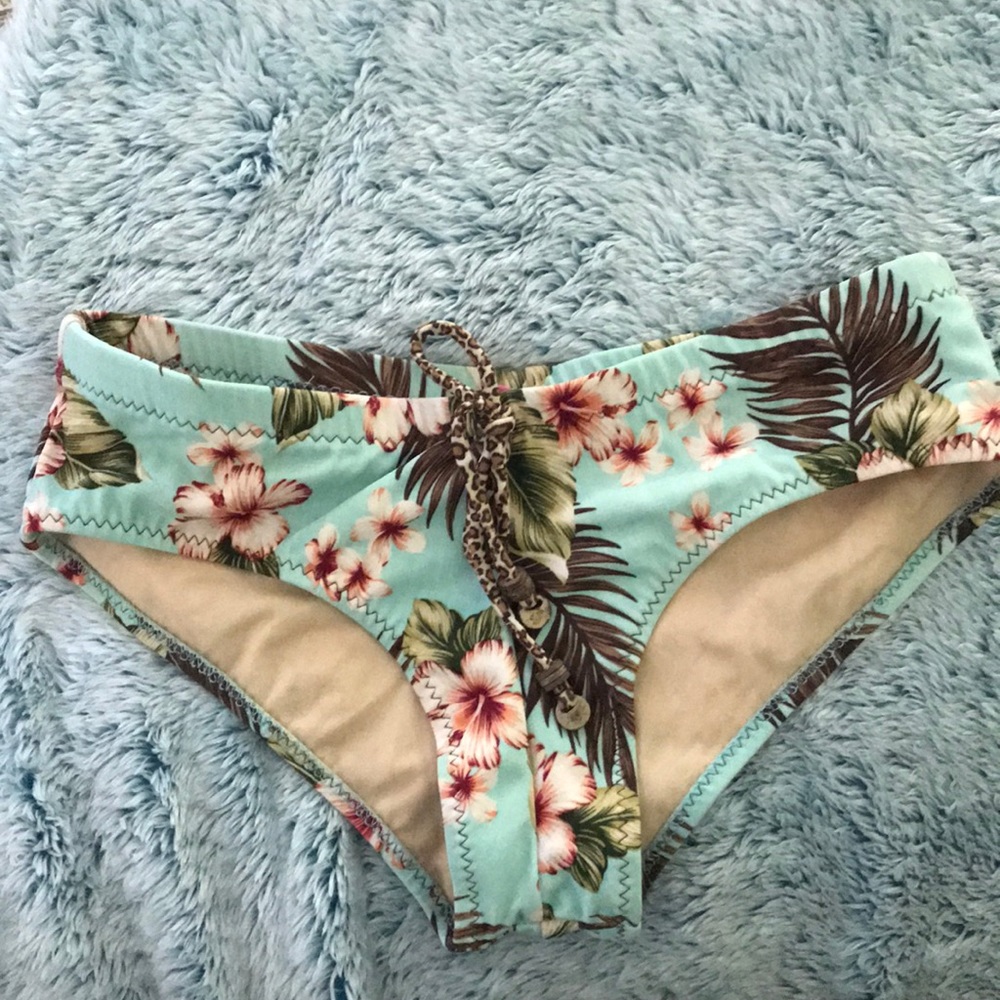 Bathing suit - Picture 2 of 5